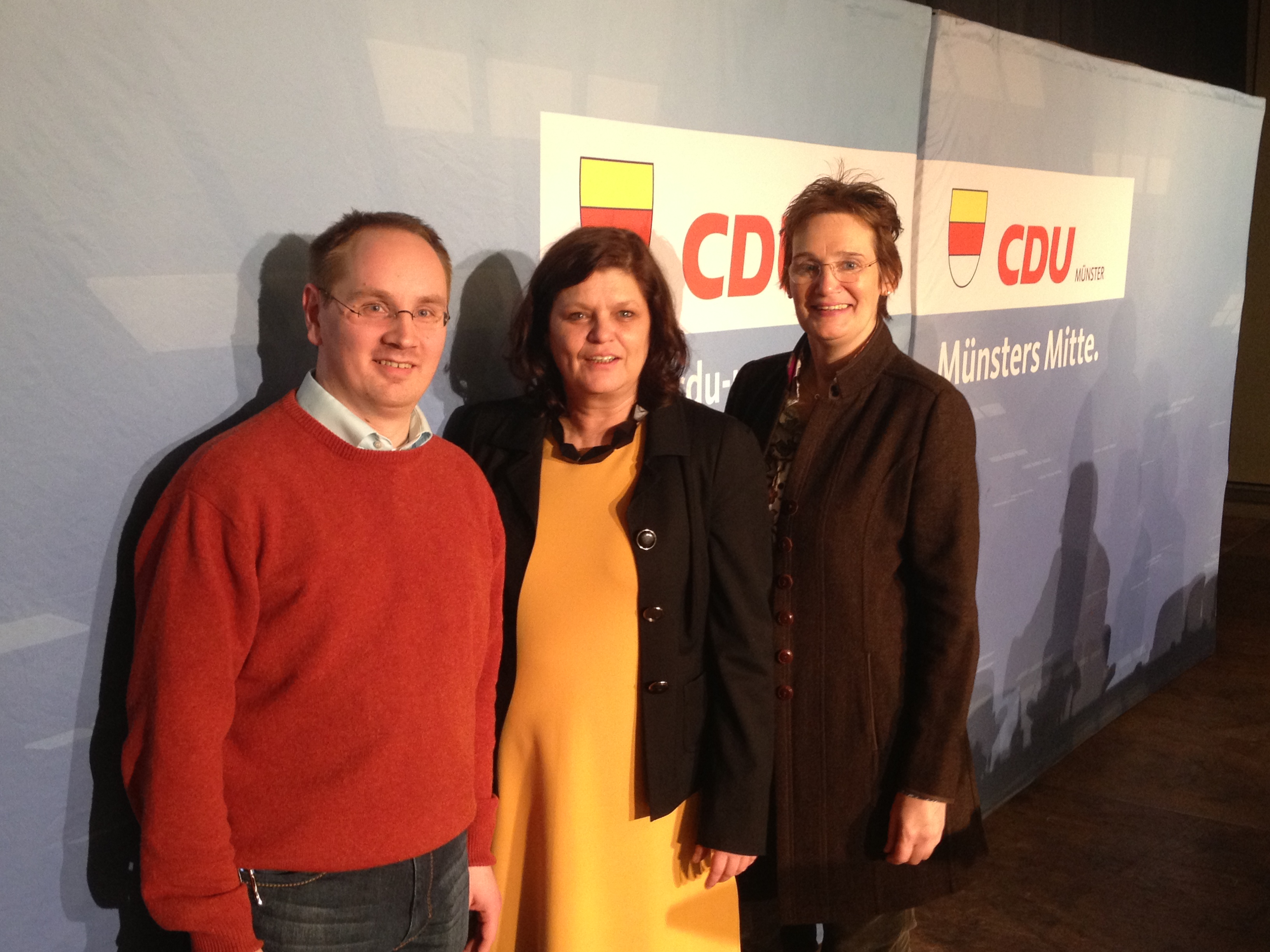 Das Foto zeigt neben Christel Loschelder die Bundestagskandidatin der Mnsteraner CDU, Ratsfrau Sybille Benning und den Vorsitzenden der Ortsunion, Michael Jahn